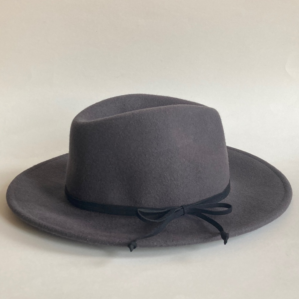 Tart Gray Felt Hat with Black Ribbon